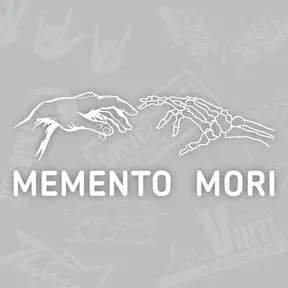 наклейка с надписью Memento Mori