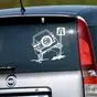 Наклейка с писающим паджеро на зажнем стекле авто